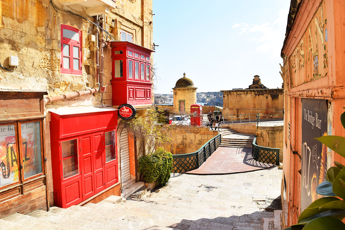 Valletta-Malta_The Bridge Bar locale maltese