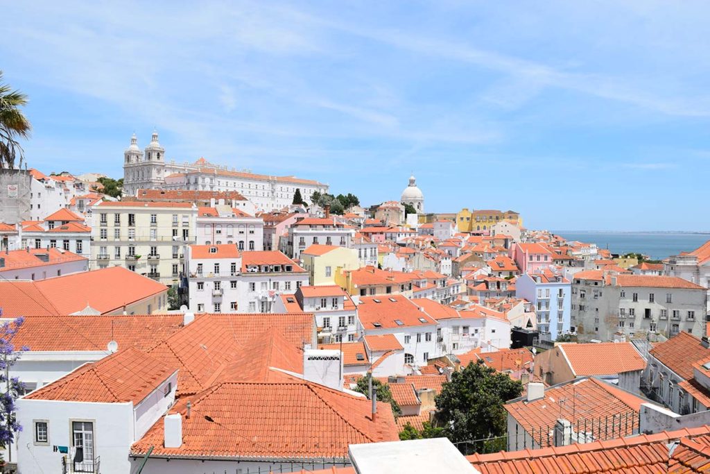 Cosa vedere a Lisbona: il Miradouro das Portas do Sol