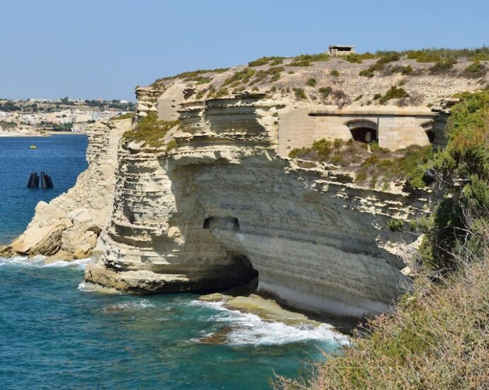 Fort Delimara-esterno grotte