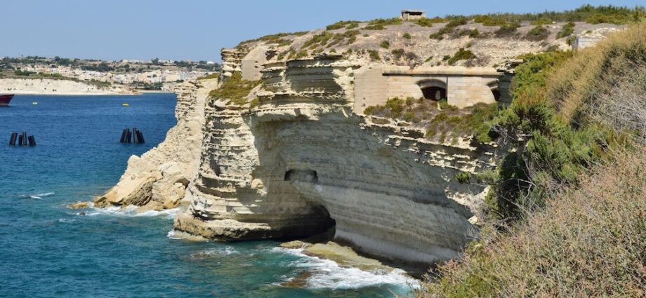 Fort Delimara-esterno grotte