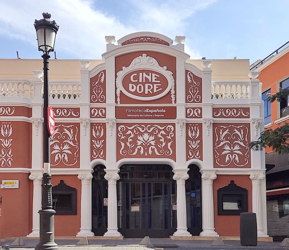 Visita a Madrid - Cine Doré_facciata esterna