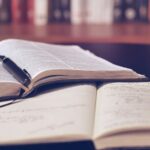 sistema scolastico maltese-libri aperti in biblioteca